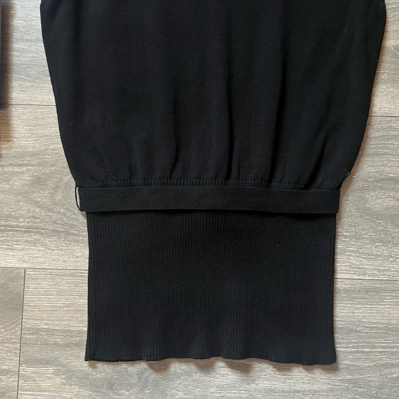 Questions by say what diamond patterned belted sweater top. Size M - Picture 7 of 8